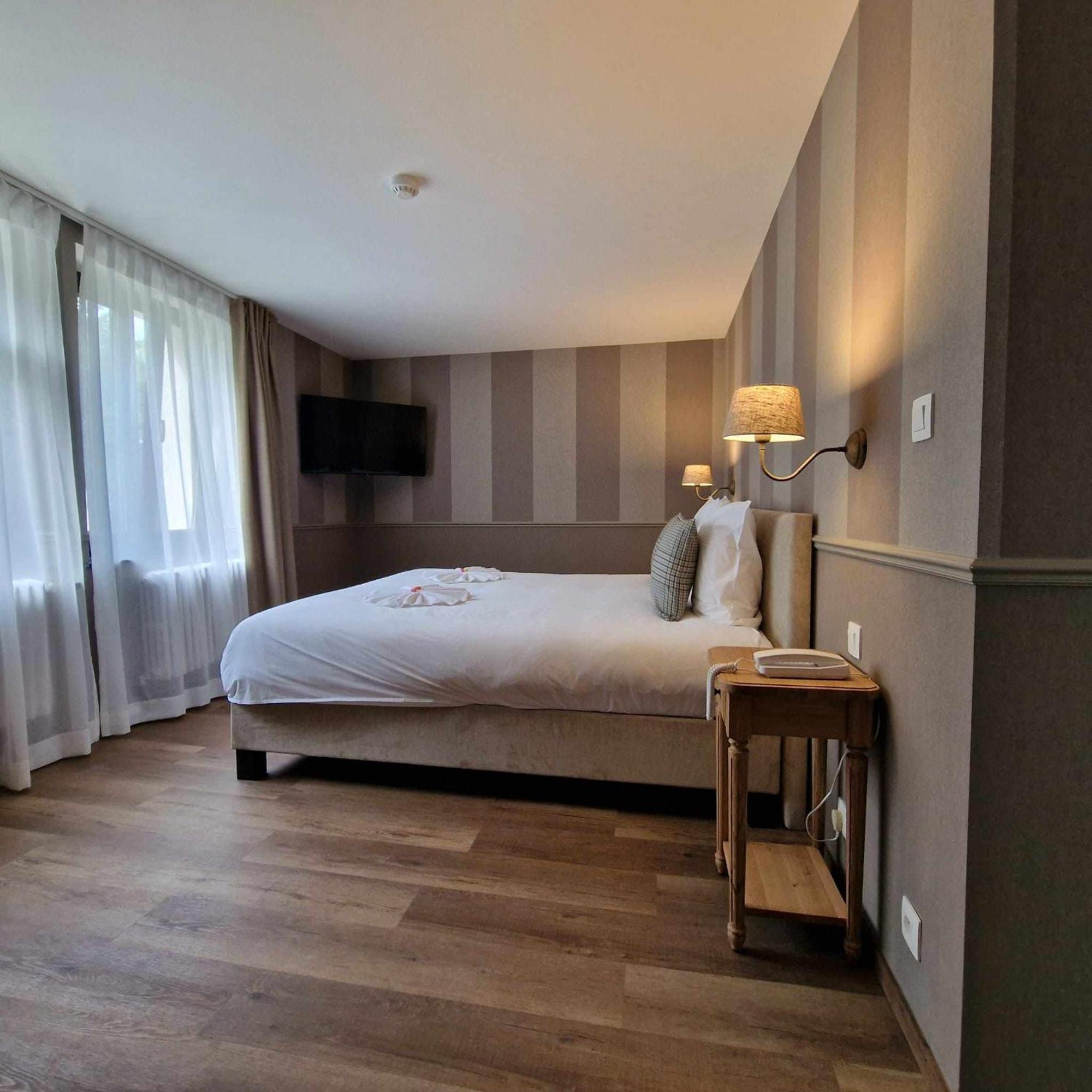 Hotel Le Cor De Chasse Saint-Hubert Ngoại thất bức ảnh